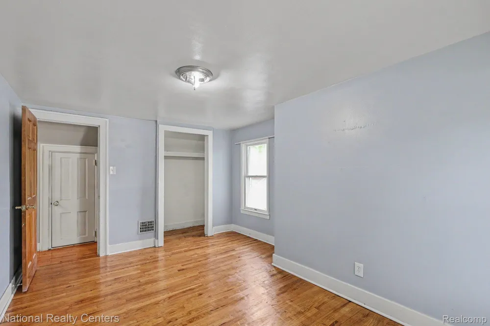 1981 Roslyn Road Grosse Pointe City, MI 48236