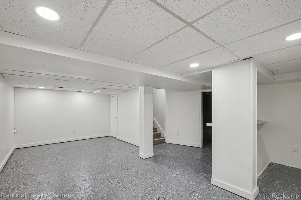 1981 Roslyn Road Grosse Pointe City, MI 48236