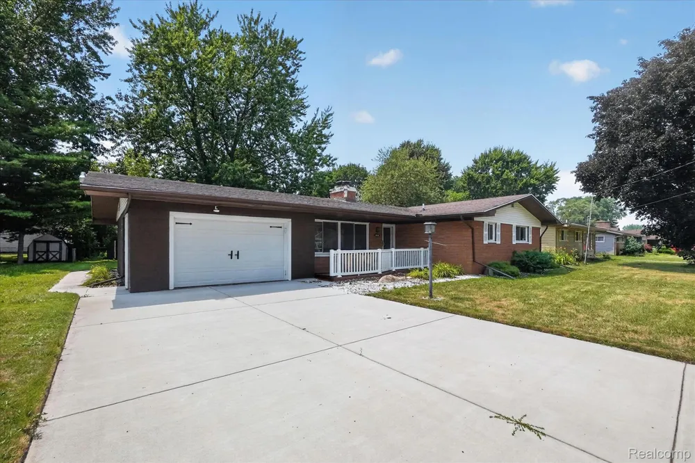 3504 Creekwood Drive Bridgeport Charter Township, MI 48601