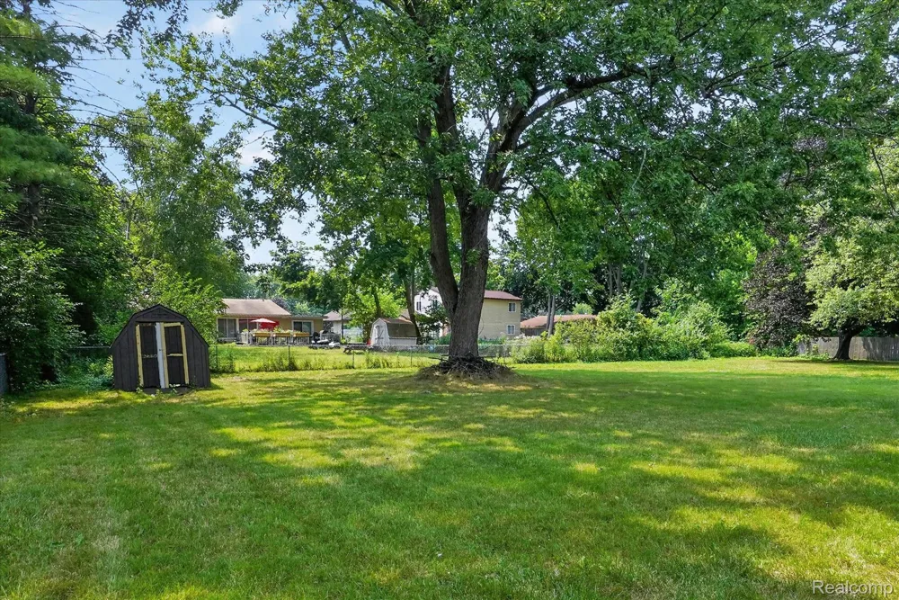 3504 Creekwood Drive Bridgeport Charter Township, MI 48601
