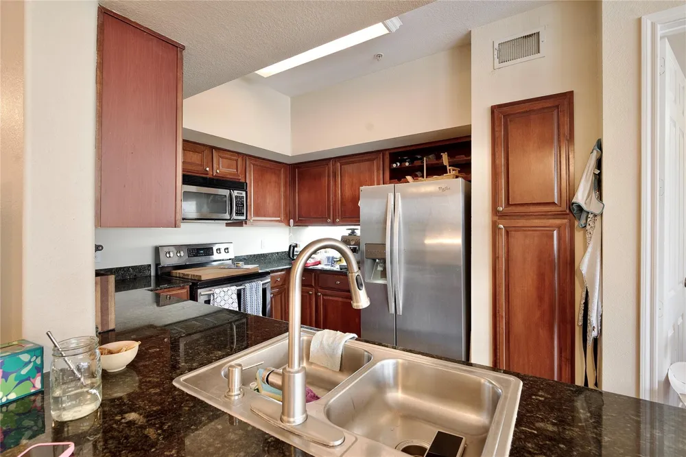 7575 Kirby Drive #1410 Houston, TX 77030