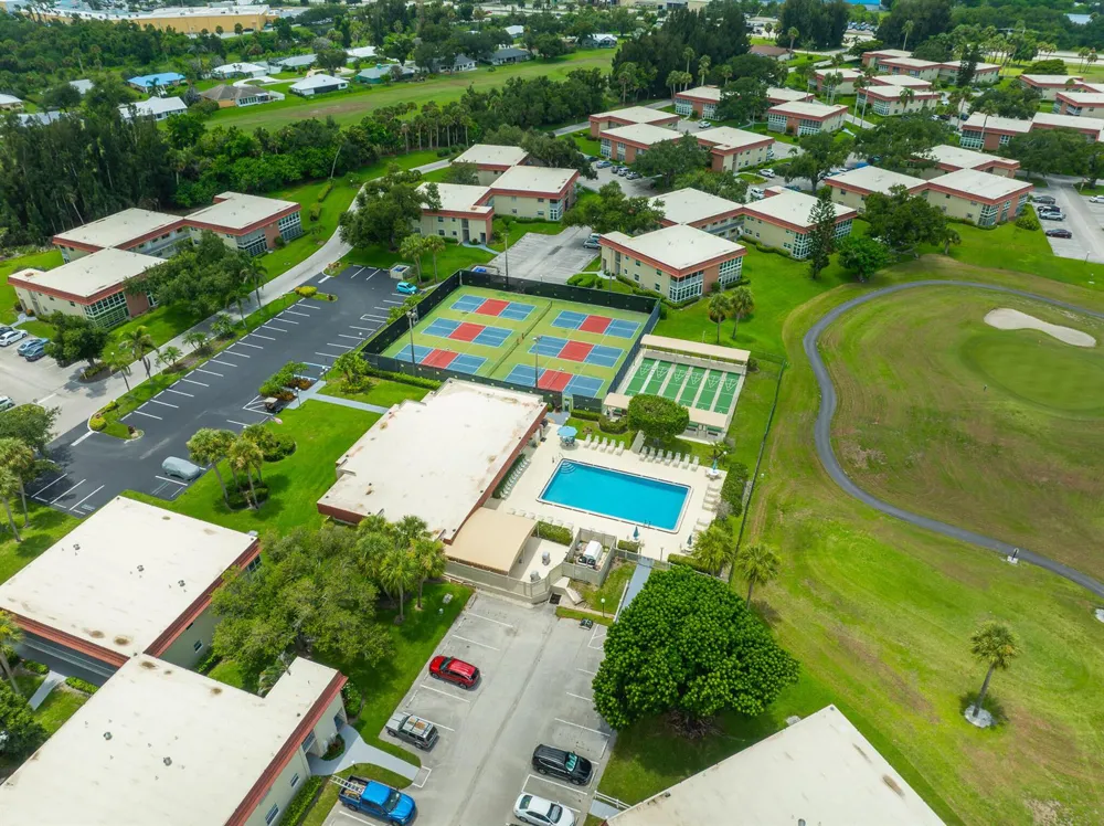 26 Pine Arbor Lane #207 Vero Beach, FL 32962