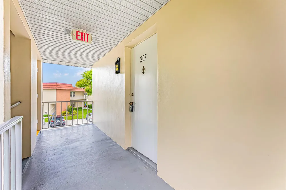 26 Pine Arbor Lane #207 Vero Beach, FL 32962
