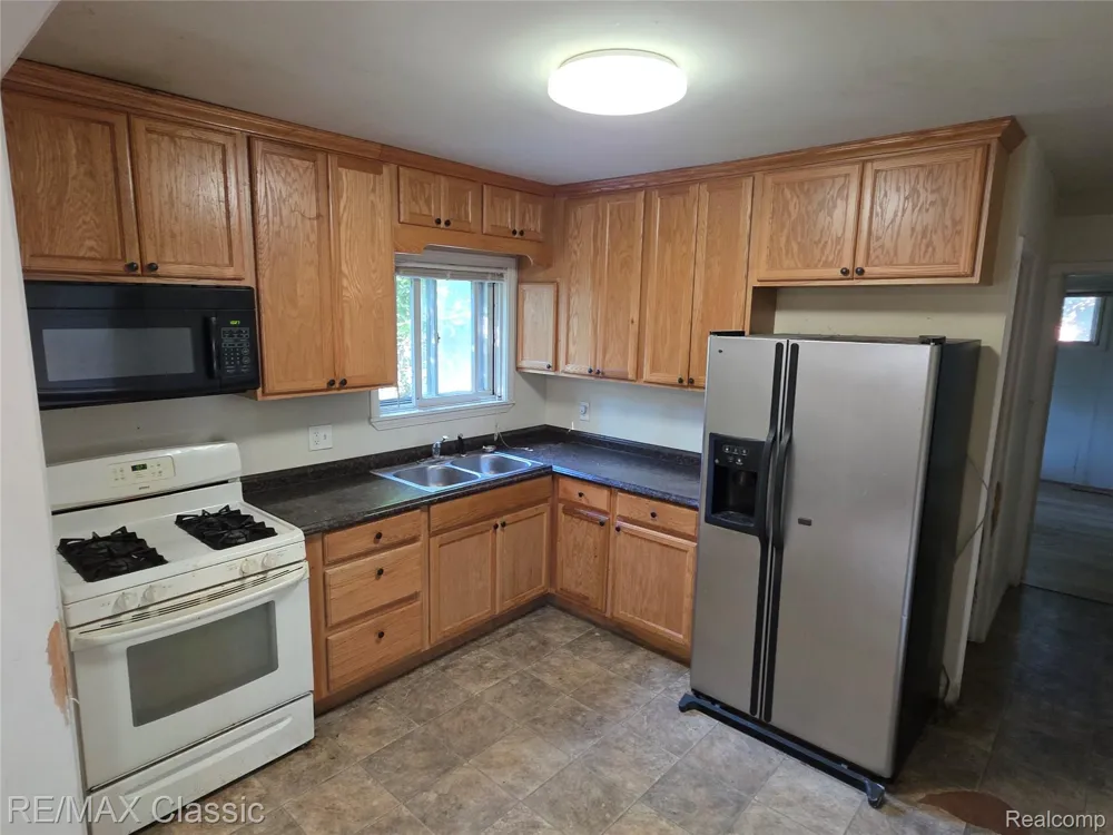 18 Stanton Street Oxford Village, MI 48371