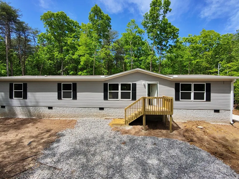 321 Lakeside Drive Graysville, TN 37338