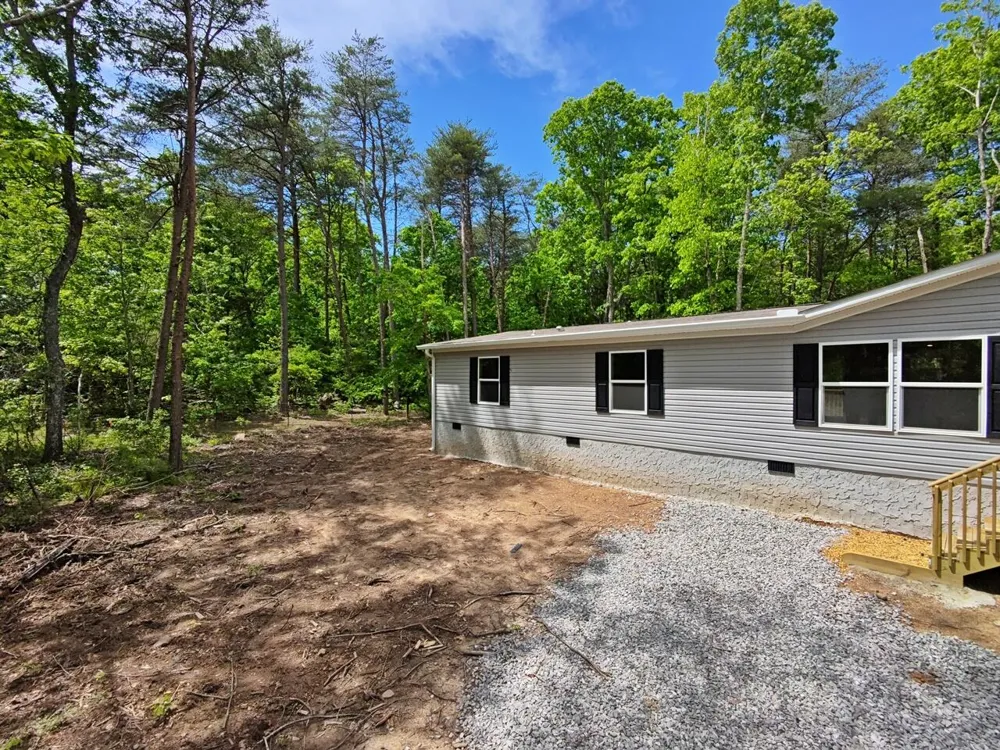 321 Lakeside Drive Graysville, TN 37338