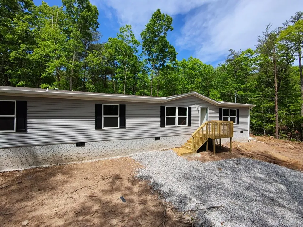 321 Lakeside Drive Graysville, TN 37338