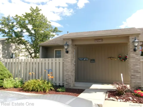 62340 Arlington Circle #1