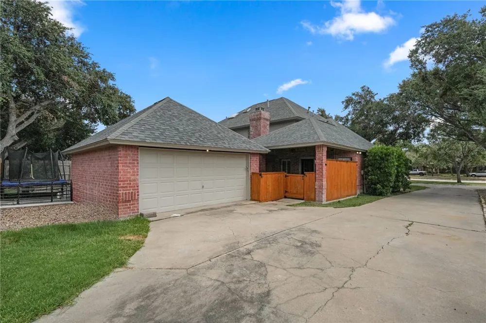 4701 Schwerin Lake Drive Corpus Christi, TX 78413