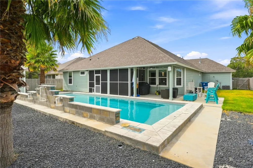 137 Angel Oak Drive Rockport, TX 78382
