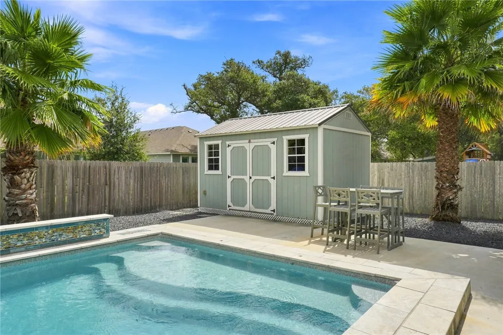 137 Angel Oak Drive Rockport, TX 78382