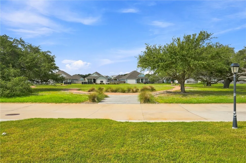137 Angel Oak Drive Rockport, TX 78382
