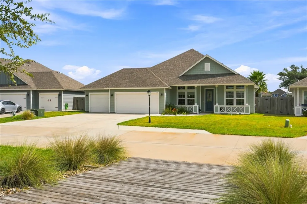 137 Angel Oak Drive Rockport, TX 78382