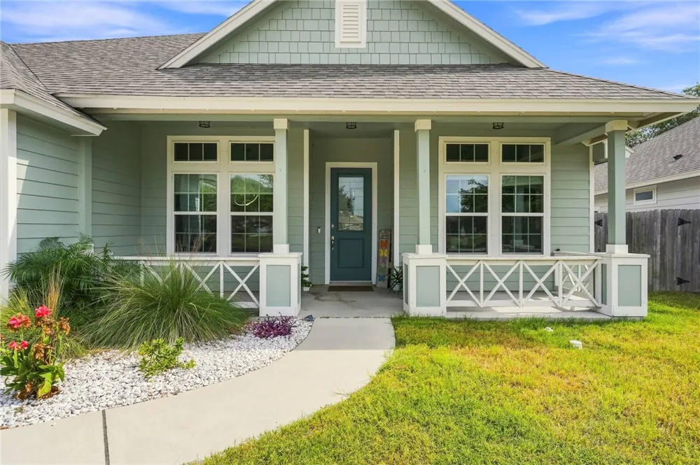 137 Angel Oak Drive Rockport, TX 78382