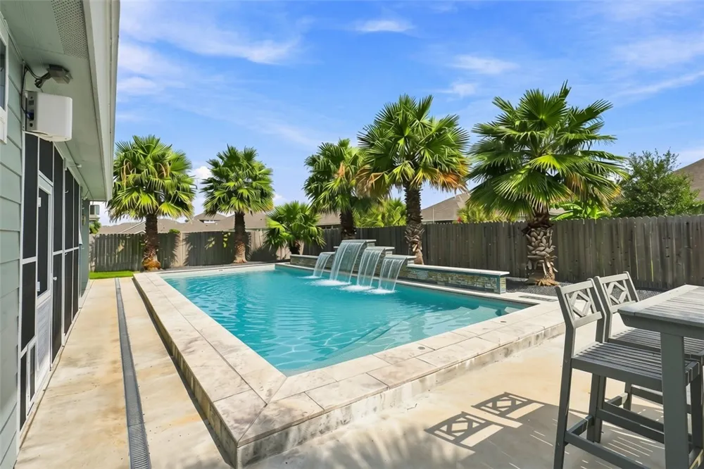 137 Angel Oak Drive Rockport, TX 78382