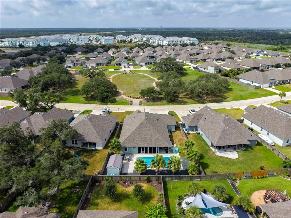 137 Angel Oak Drive Rockport, TX 78382