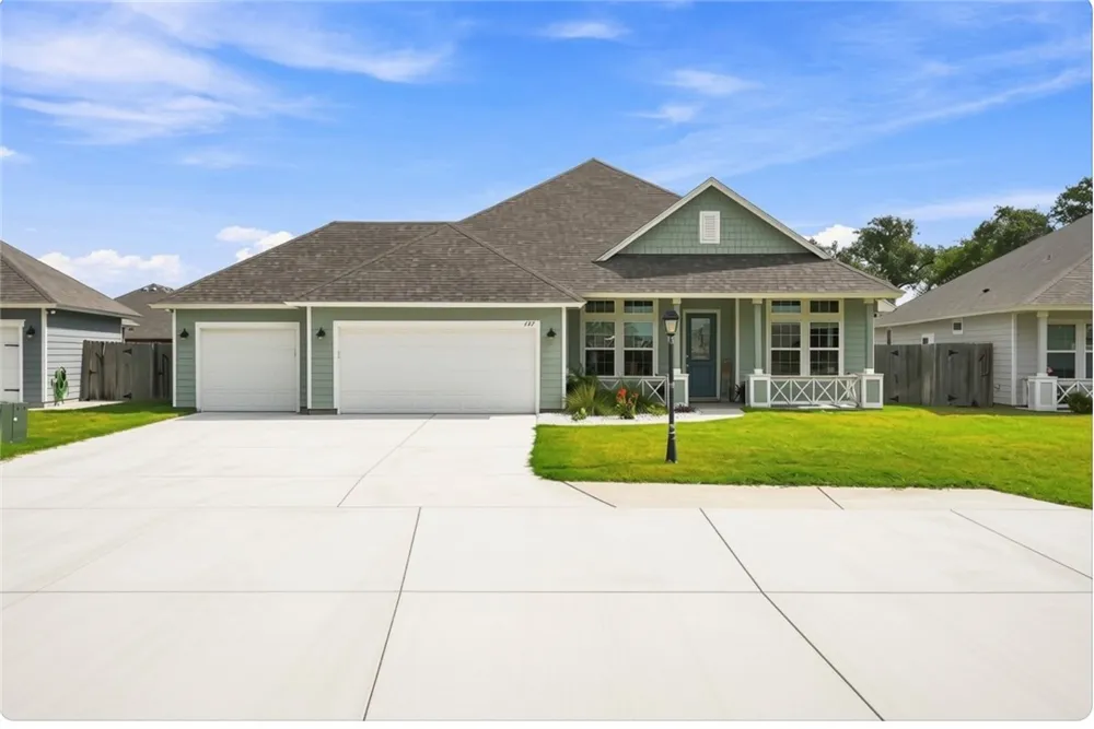 137 Angel Oak Drive Rockport, TX 78382