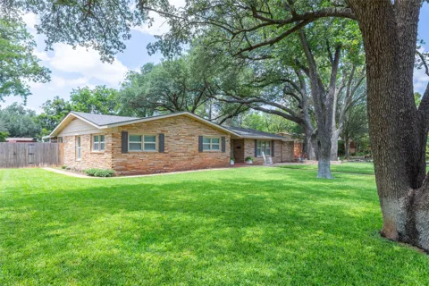 1518 Elmwood Drive