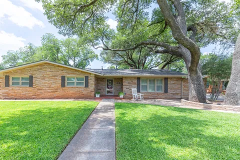 1518 Elmwood Drive