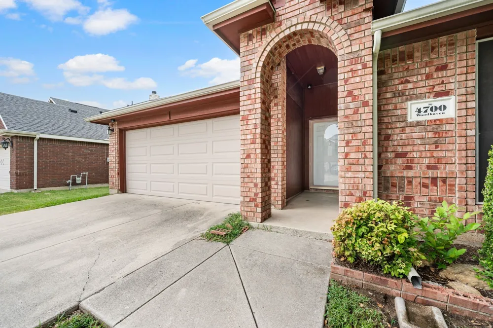 4700 Woodhaven Haltom City, TX 76137