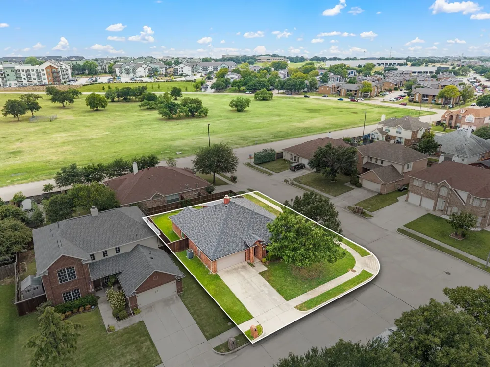 4700 Woodhaven Haltom City, TX 76137
