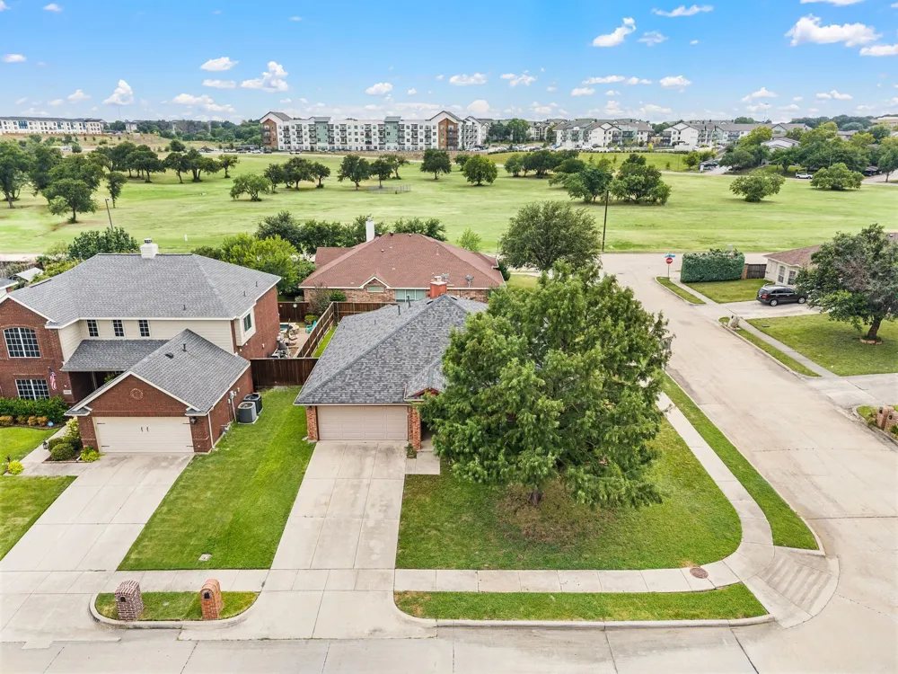 4700 Woodhaven Haltom City, TX 76137