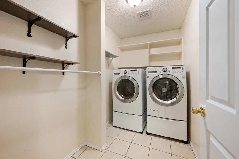 4700 Woodhaven Haltom City, TX 76137