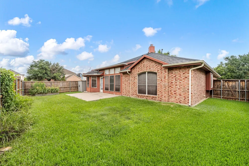 4700 Woodhaven Haltom City, TX 76137
