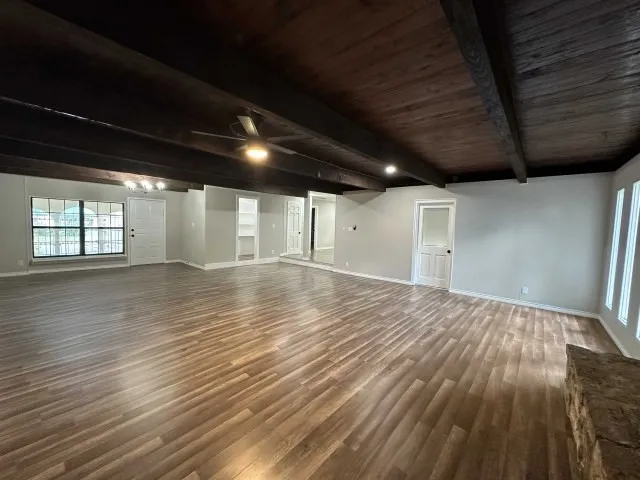 302 W Highland Avenue Comanche, TX 76442