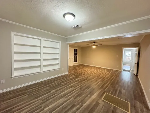 302 W Highland Avenue Comanche, TX 76442