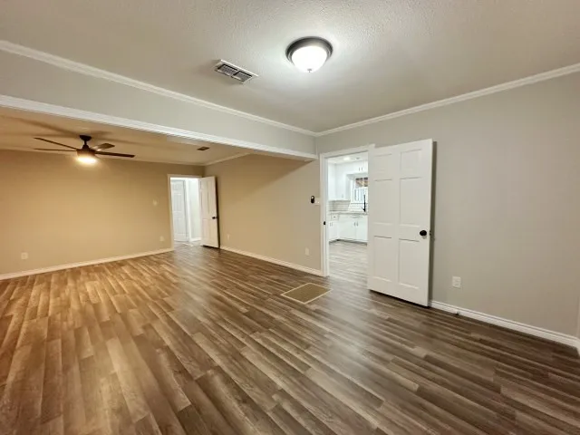 302 W Highland Avenue Comanche, TX 76442