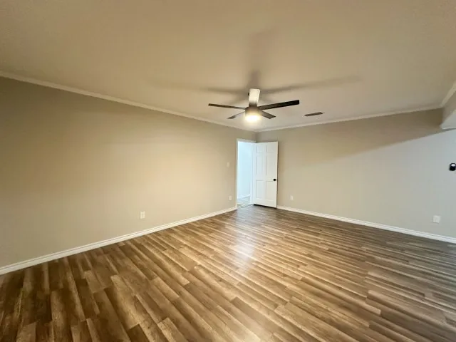 302 W Highland Avenue Comanche, TX 76442