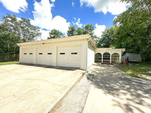 302 W Highland Avenue Comanche, TX 76442