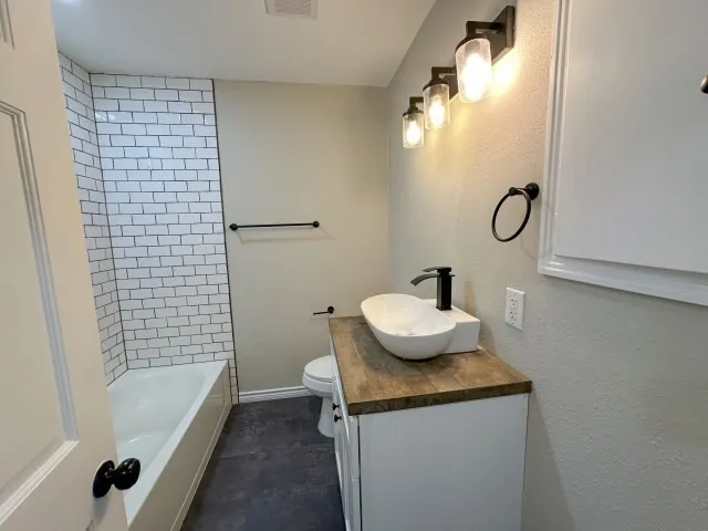 302 W Highland Avenue Comanche, TX 76442