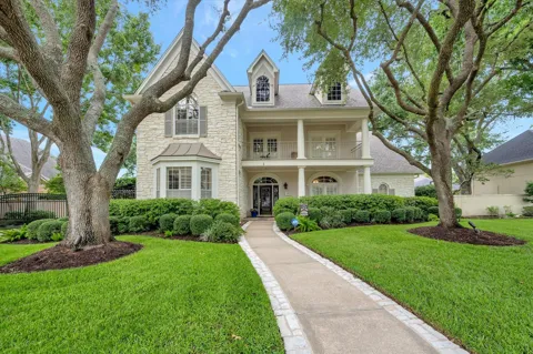 3707 Acorn Wood Way