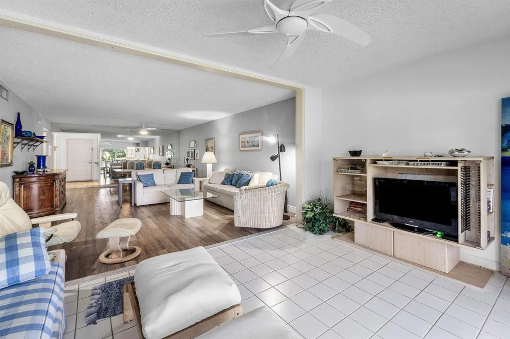 250 John F Kennedy Drive #204 Atlantis, FL 33462