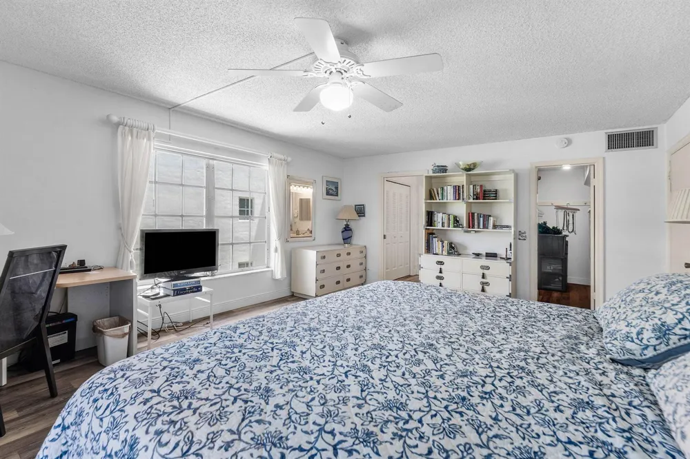 250 John F Kennedy Drive #204 Atlantis, FL 33462