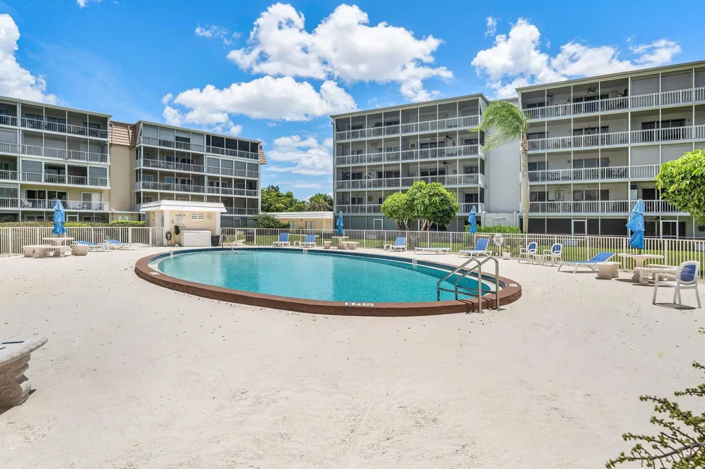 250 John F Kennedy Drive #204 Atlantis, FL 33462