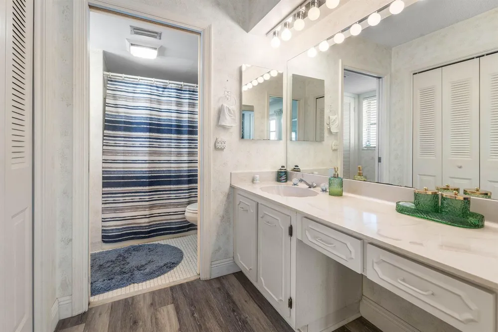 250 John F Kennedy Drive #204 Atlantis, FL 33462