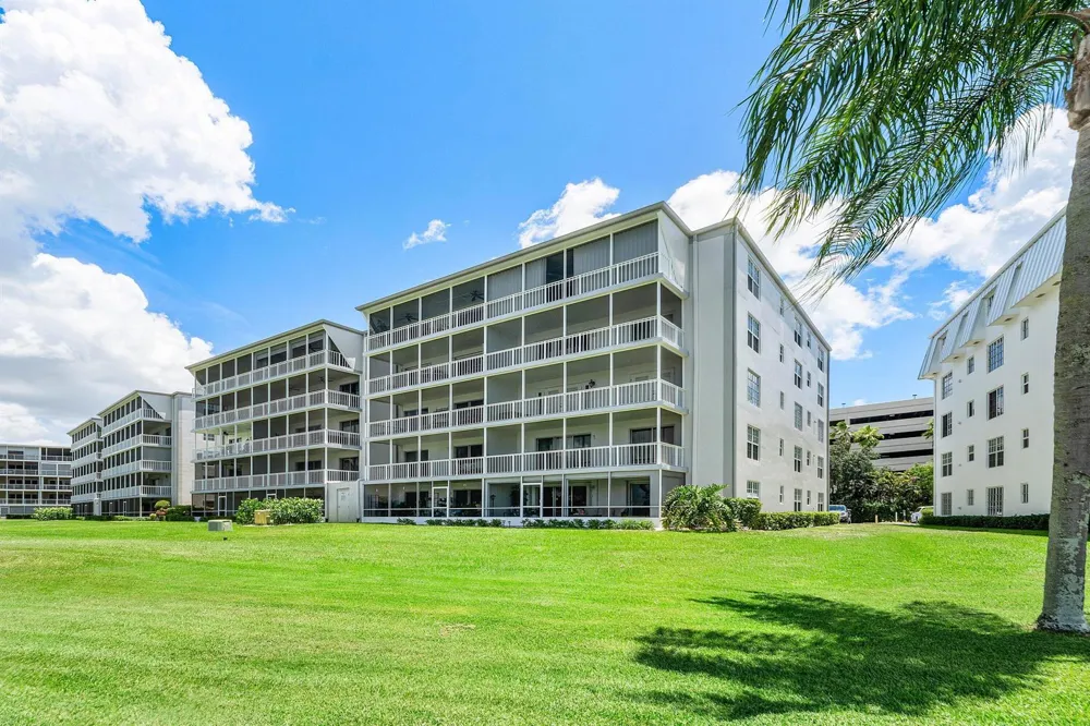 250 John F Kennedy Drive #204 Atlantis, FL 33462
