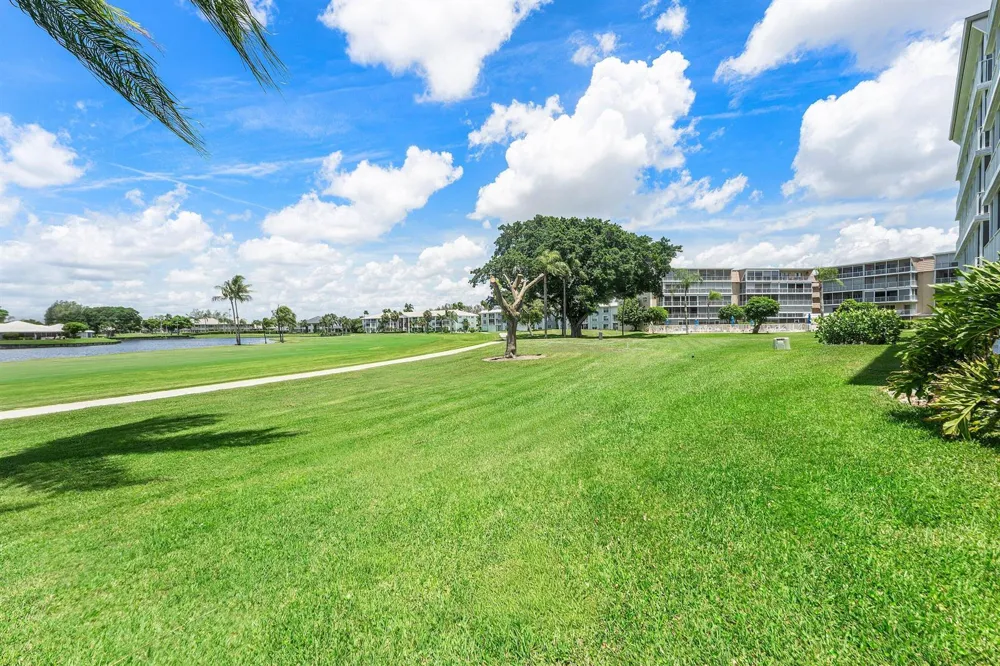250 John F Kennedy Drive #204 Atlantis, FL 33462