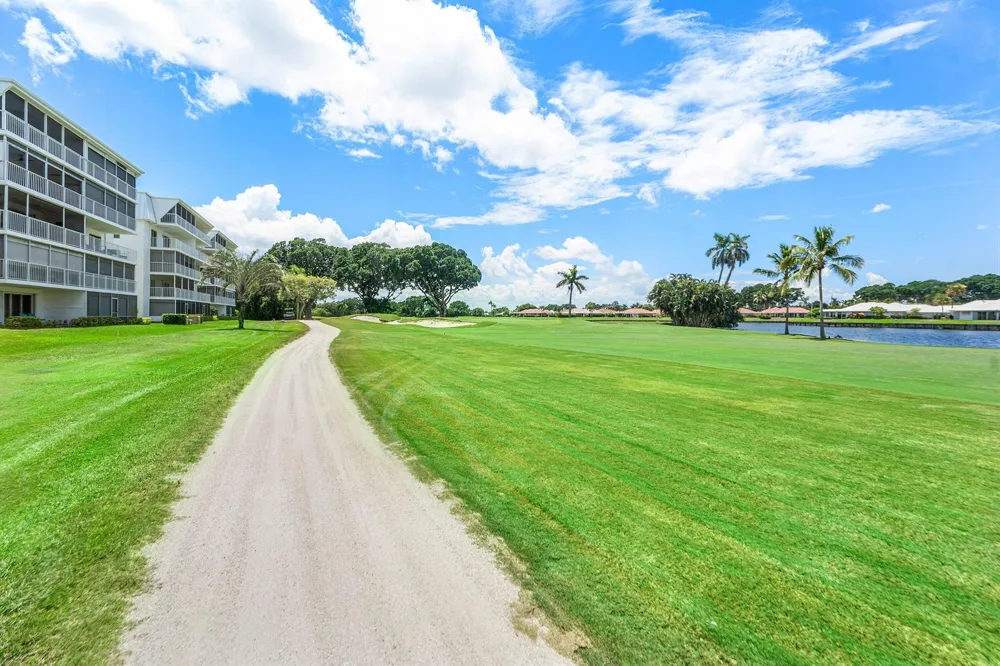 250 John F Kennedy Drive #204 Atlantis, FL 33462