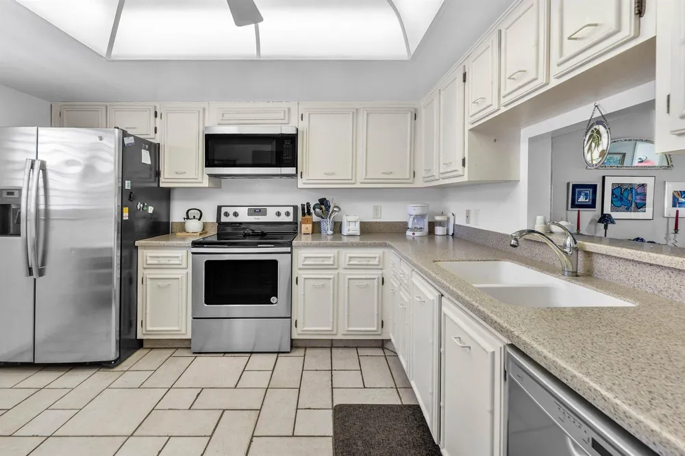 250 John F Kennedy Drive #204 Atlantis, FL 33462