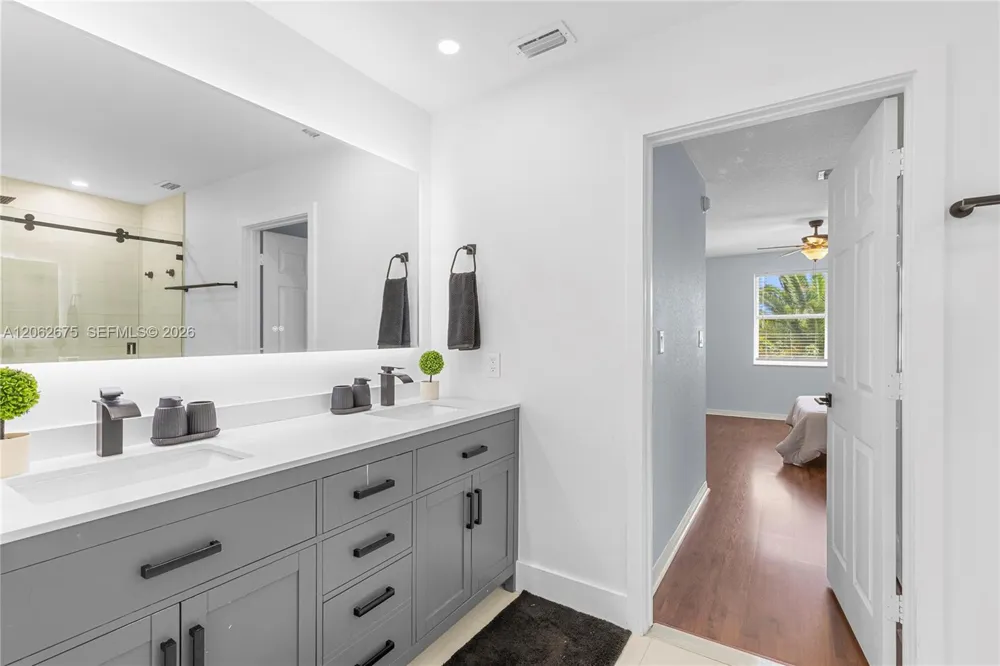 16745 NW 12th Ct Pembroke Pines, FL 33028