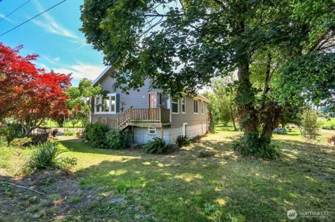 320 Pioneer Highway E