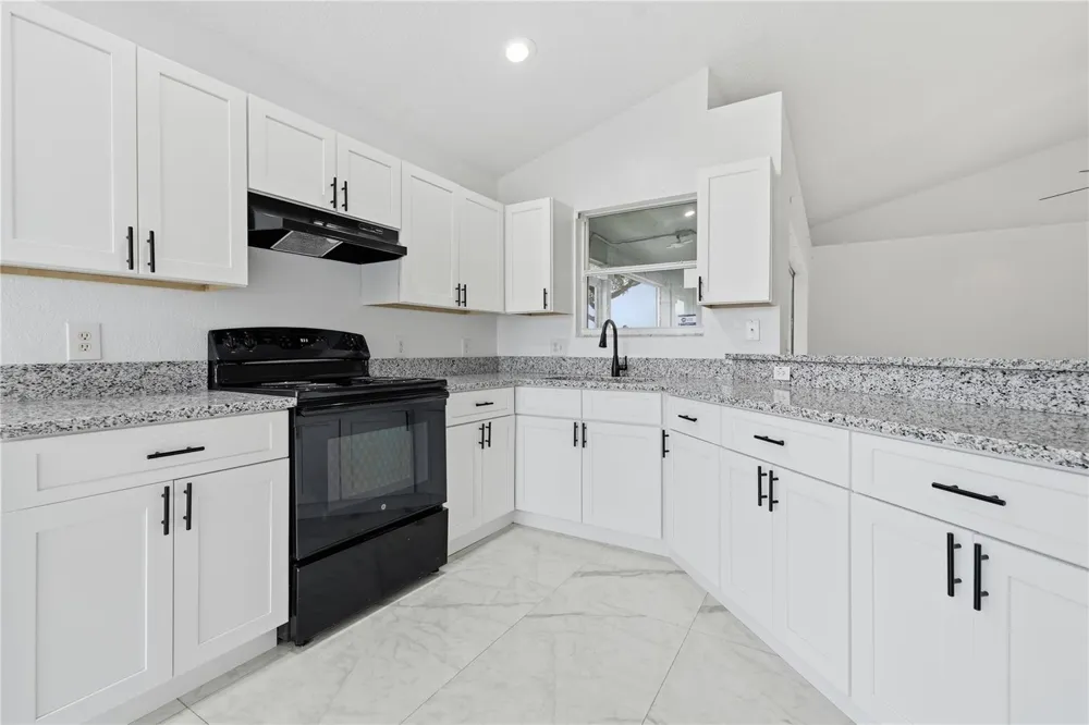 577 TERRANOVA CIRCLE Winter Haven, FL 33884
