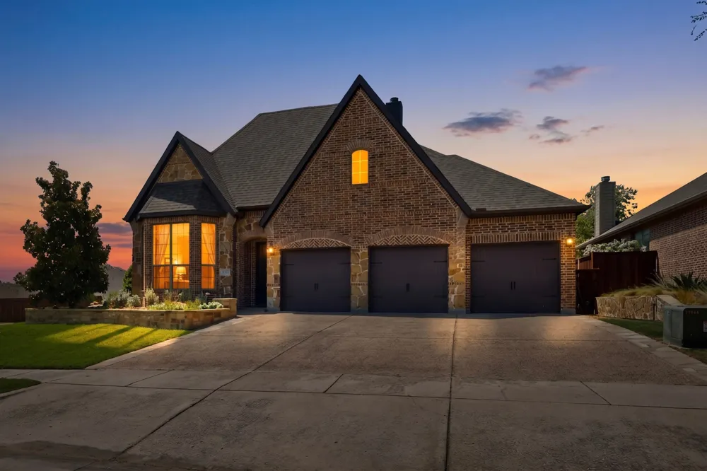 110 Highwood Avenue Oak Point, TX 75068
