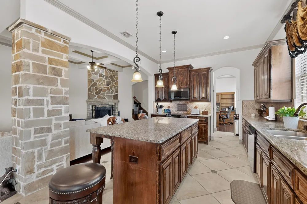 110 Highwood Avenue Oak Point, TX 75068