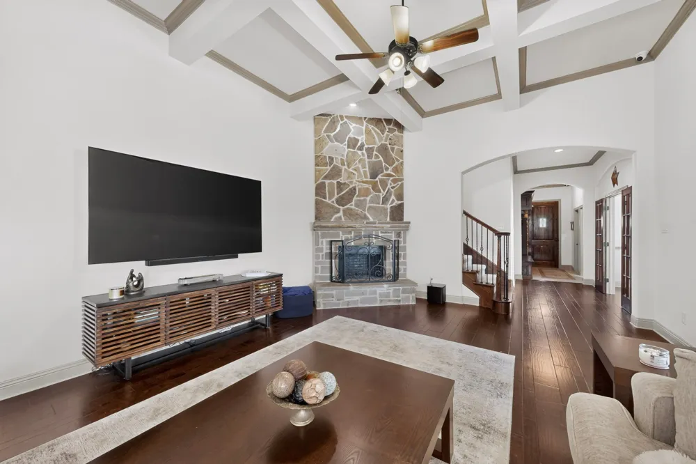 110 Highwood Avenue Oak Point, TX 75068