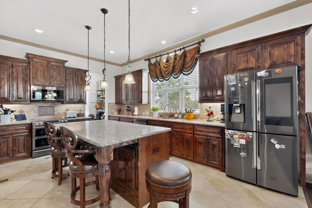 110 Highwood Avenue Oak Point, TX 75068